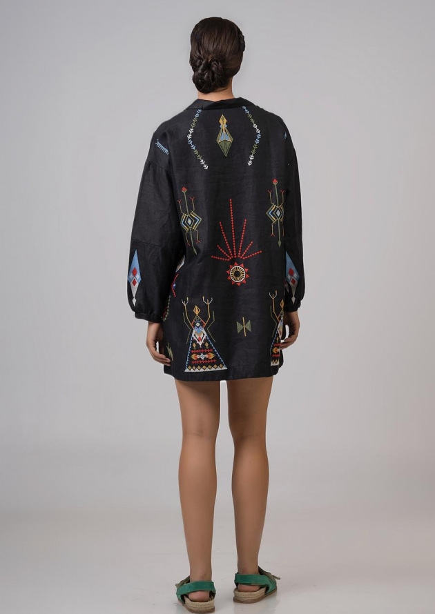 Φόρεμα κοντό μακρυμάνικο με κέντημα