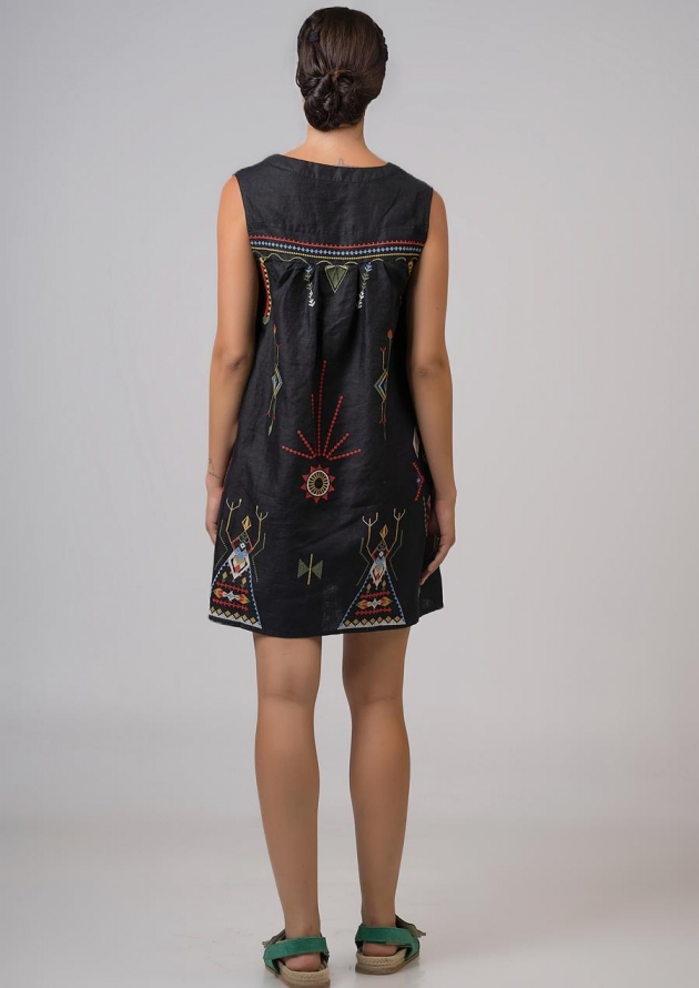 Φόρεμα κοντό με κέντημα