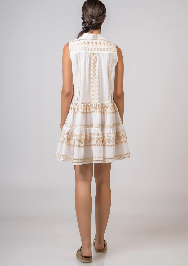 Dress short with embroidery